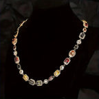 Conjunto de joyas moderno con diseño geométrico de circonitas