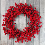 Corona navideña con bayas rojas y hojas de ciprés verde – Decoración perfecta para las fiestas