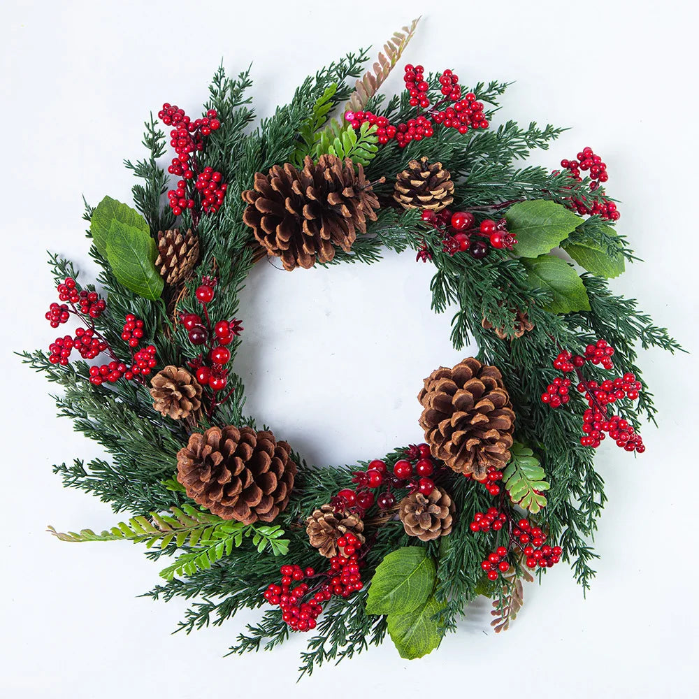 Corona navideña con bayas rojas y hojas de ciprés verde – Decoración perfecta para las fiestas