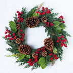 Corona navideña con bayas rojas y hojas de ciprés verde – Decoración perfecta para las fiestas
