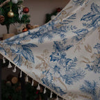 Cortina floral azul estilo campestre con diseño botánico