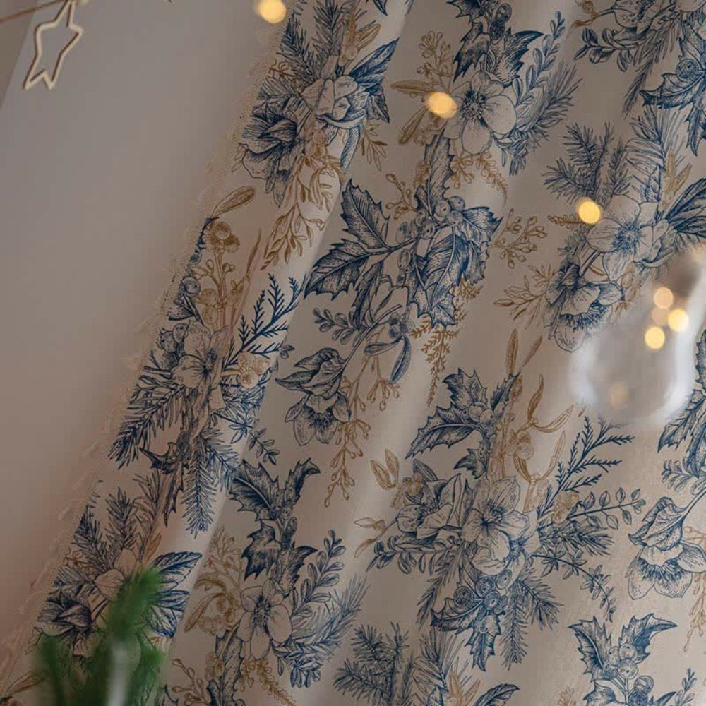 Cortina floral azul estilo campestre con diseño botánico
