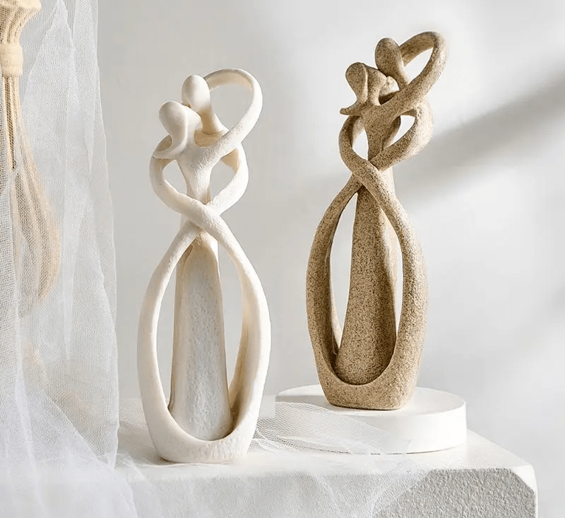 Escultura decorativa Armonia Embrace – Obra de arte que simboliza amor y conexión