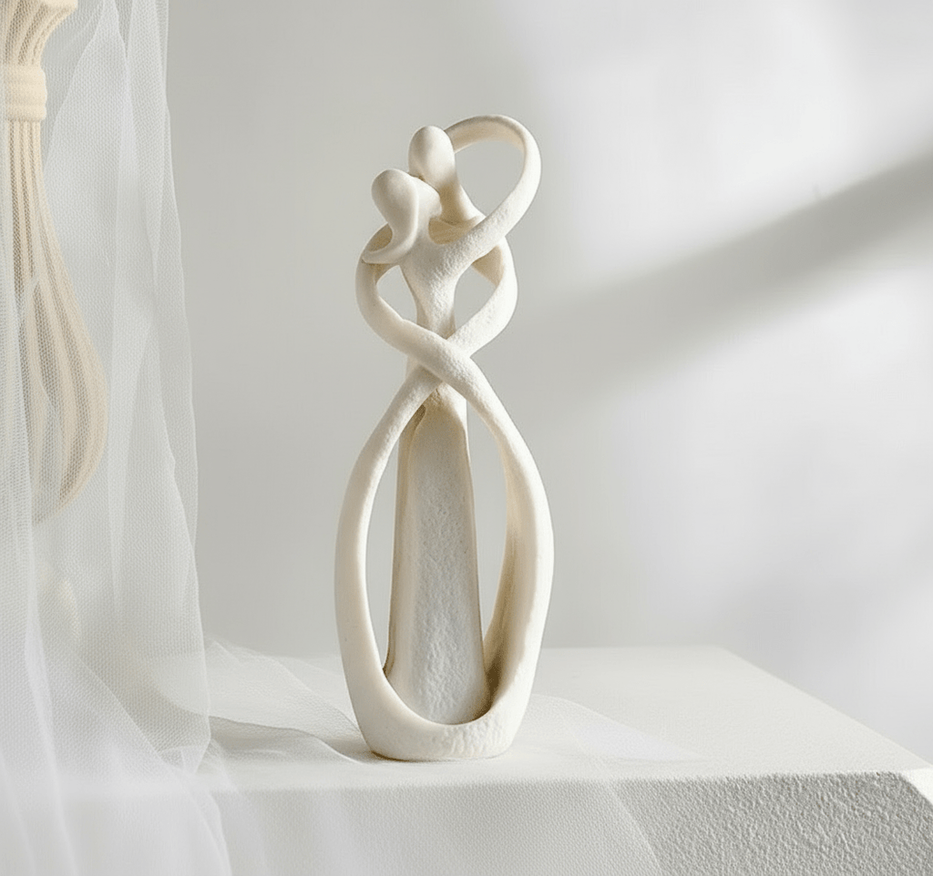 Escultura decorativa Armonia Embrace – Obra de arte que simboliza amor y conexión