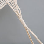Estantería de pared de macramé con baldas de madera
