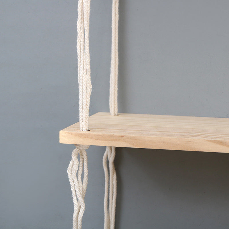 Estantería de pared de macramé con baldas de madera