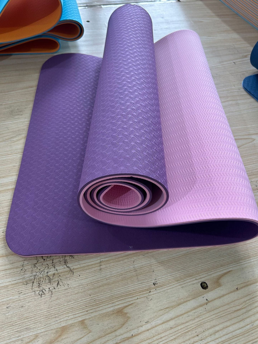 Esterilla de yoga fitness antideslizante con doble amortiguación