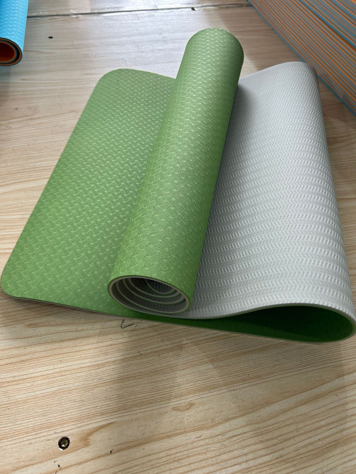 Esterilla de yoga fitness antideslizante con doble amortiguación
