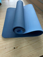 Esterilla de yoga fitness antideslizante con doble amortiguación
