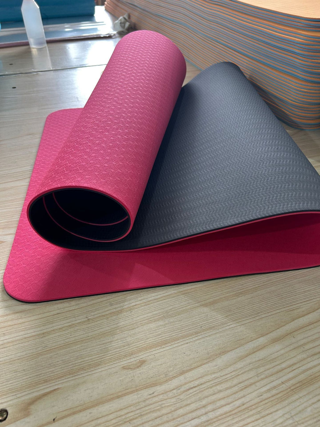 Esterilla de yoga fitness antideslizante con doble amortiguación