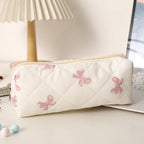 Estuche acolchado con estampado de lazos