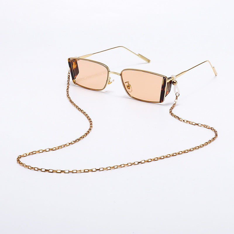 Gafas de moda con cadena decorativa
