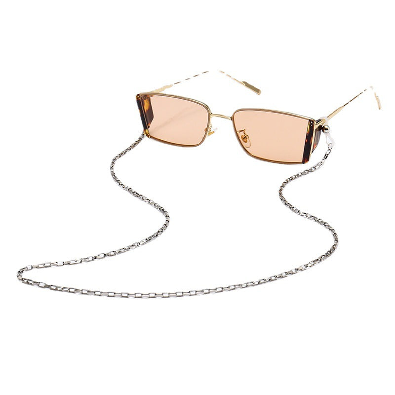 Gafas de moda con cadena decorativa