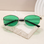 Gafas de moda con elegante forma ovalada