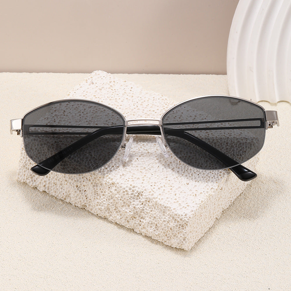 Gafas de moda con elegante forma ovalada