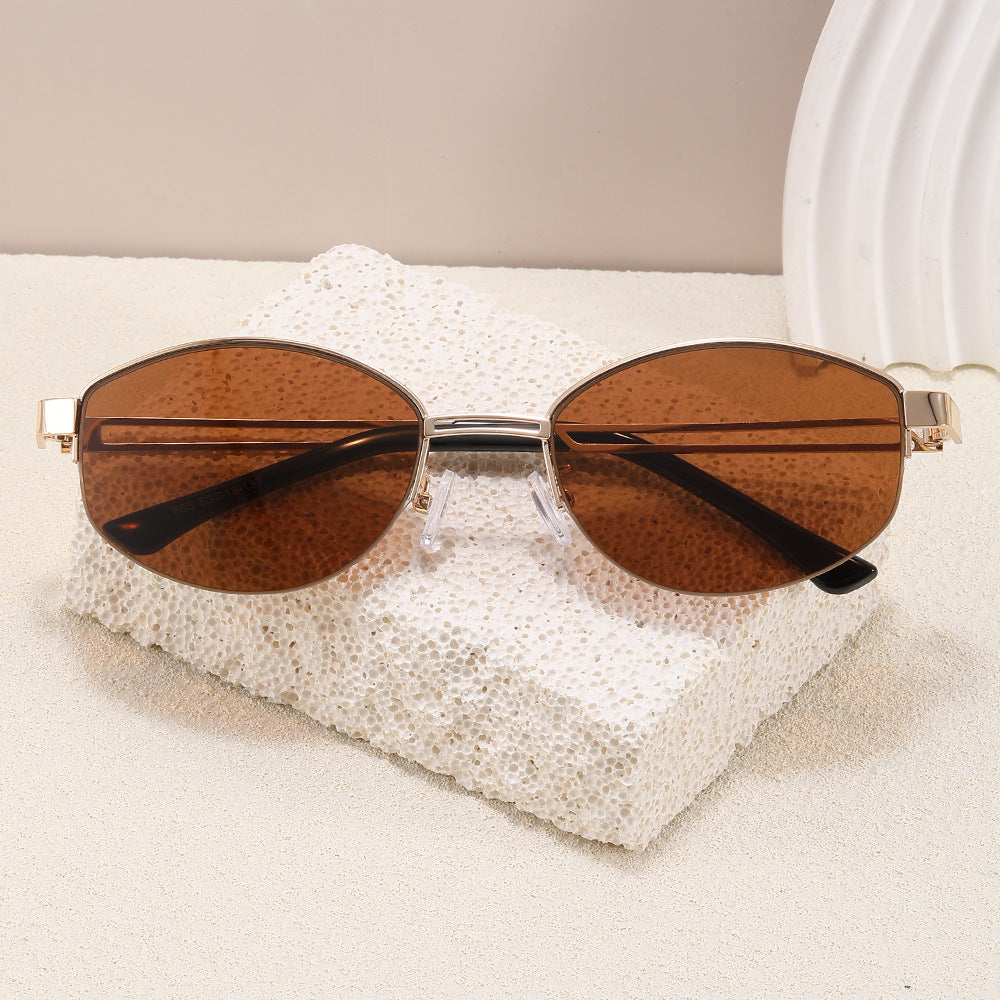 Gafas de moda con elegante forma ovalada