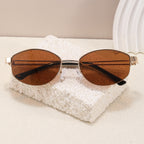 Gafas de moda con elegante forma ovalada