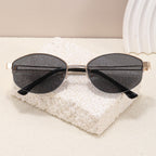 Gafas de moda con elegante forma ovalada