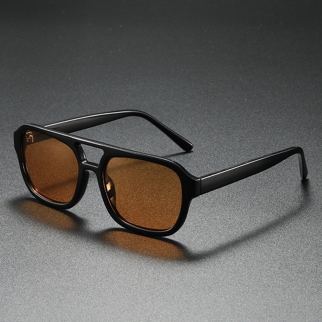 Gafas de sol de mujer con diseño angular elegante