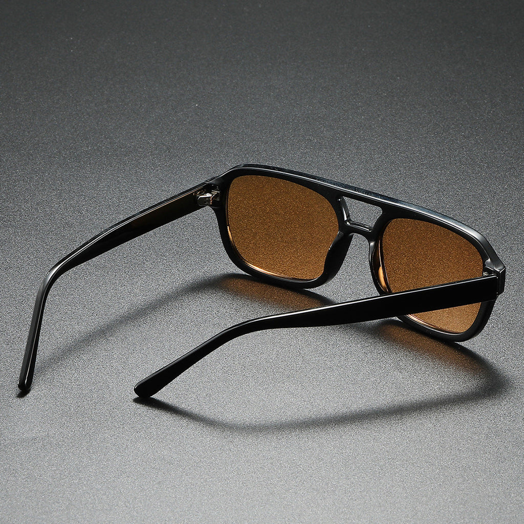 Gafas de sol de mujer con diseño angular elegante