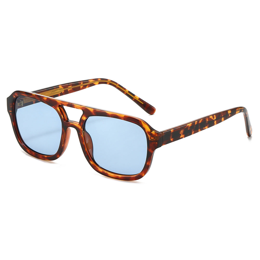 Gafas de sol de mujer con diseño angular elegante