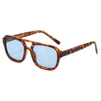 Gafas de sol de mujer con diseño angular elegante