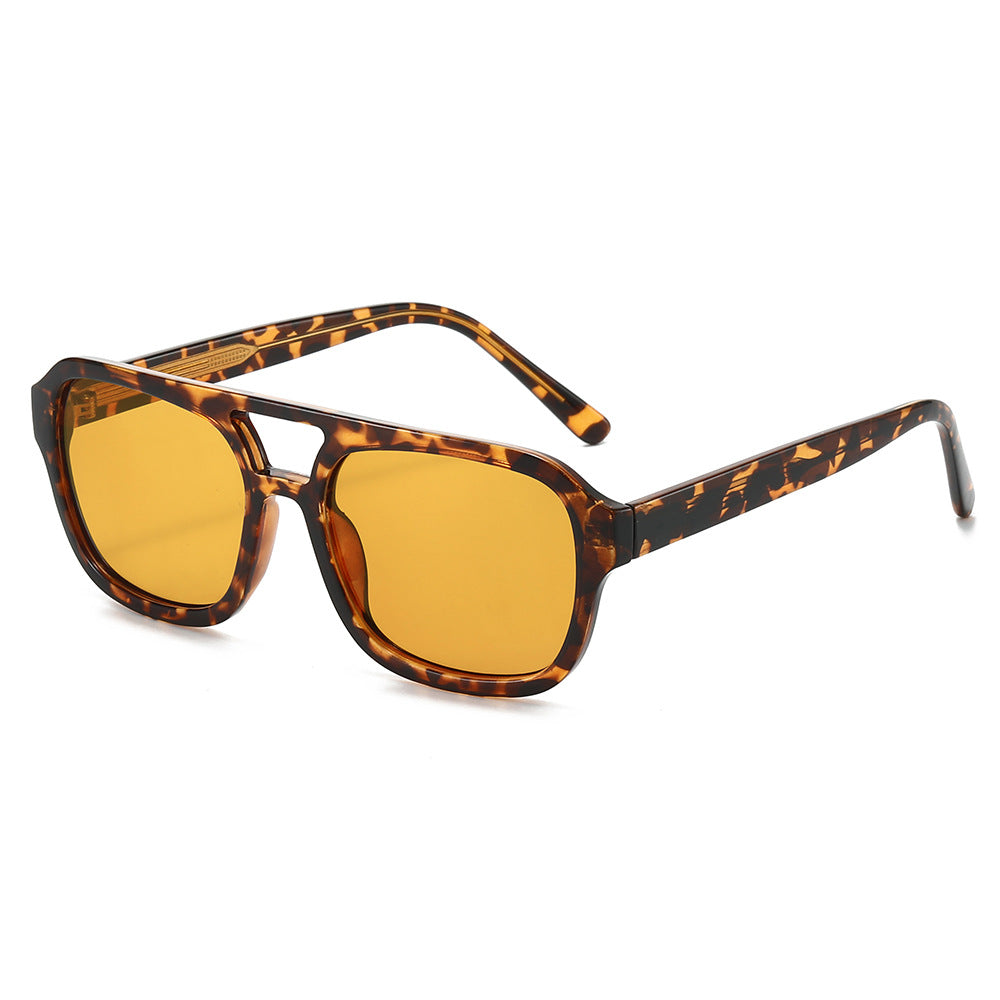 Gafas de sol de mujer con diseño angular elegante