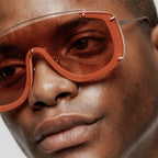 Gafas de sol estilo masculino con degradado de moda y detalles dorados