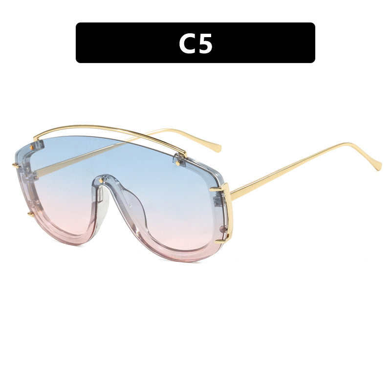 Gafas de sol estilo masculino con degradado de moda y detalles dorados