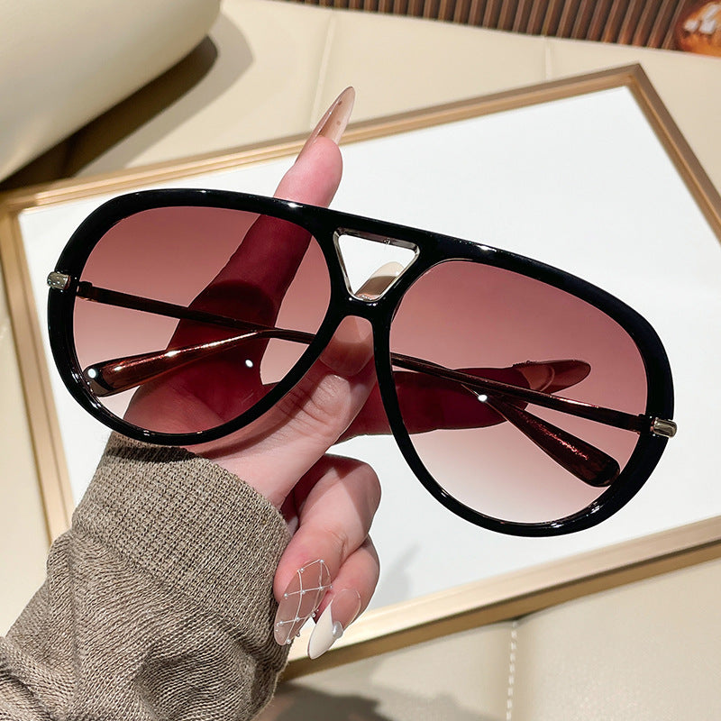 Gafas de sol para mujer con diseño extravagante y lentes llamativas