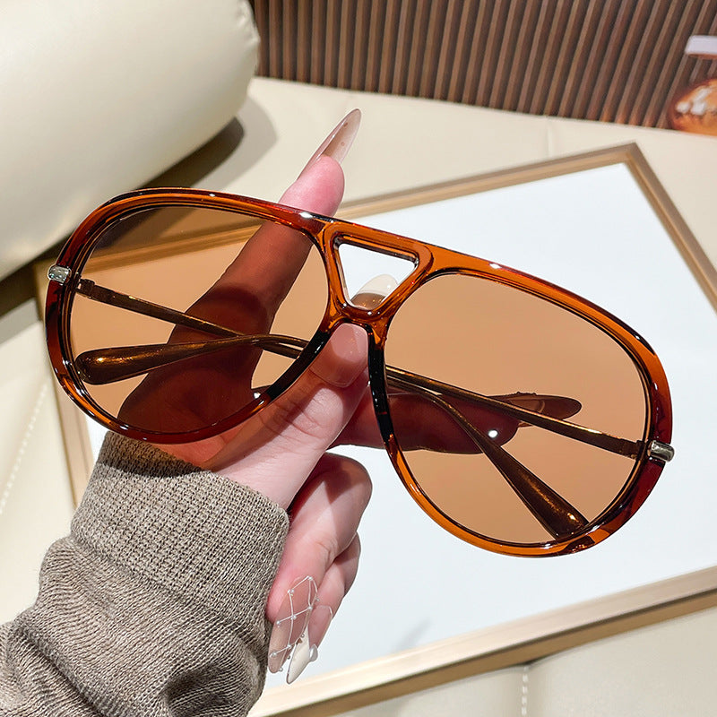 Gafas de sol para mujer con diseño extravagante y lentes llamativas