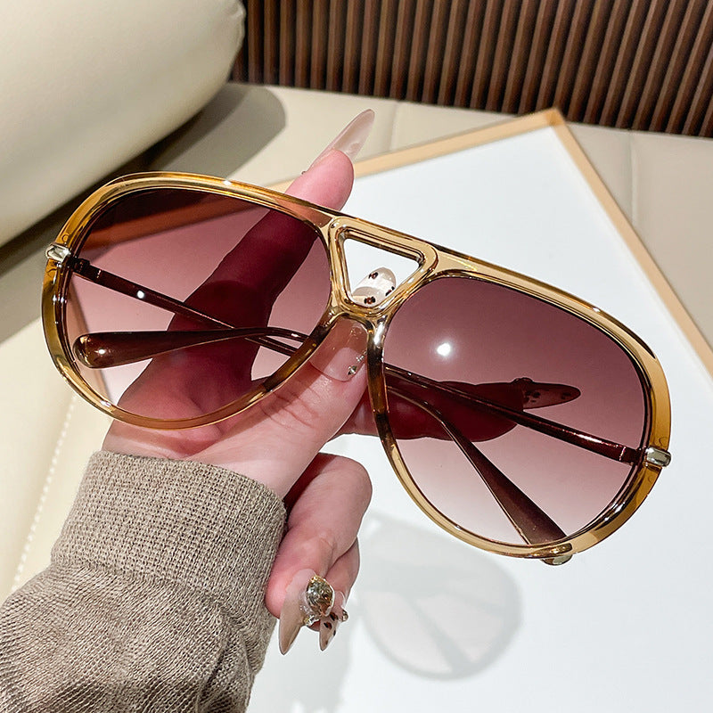 Gafas de sol para mujer con diseño extravagante y lentes llamativas