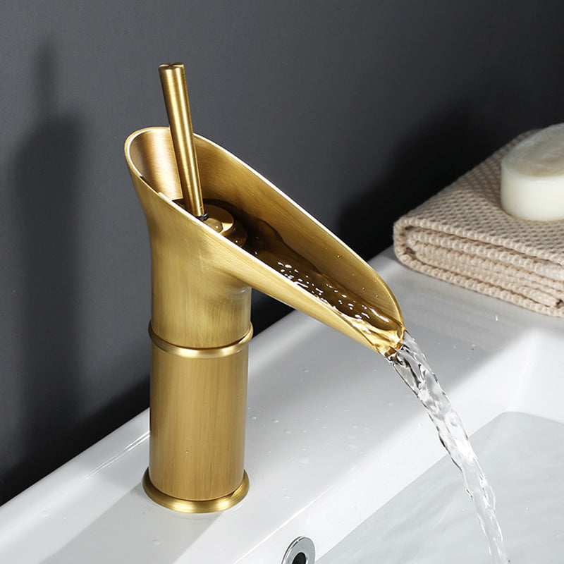 Grifo de lavabo cascada estilo antiguo