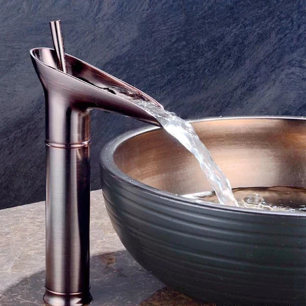 Grifo de lavabo cascada estilo antiguo