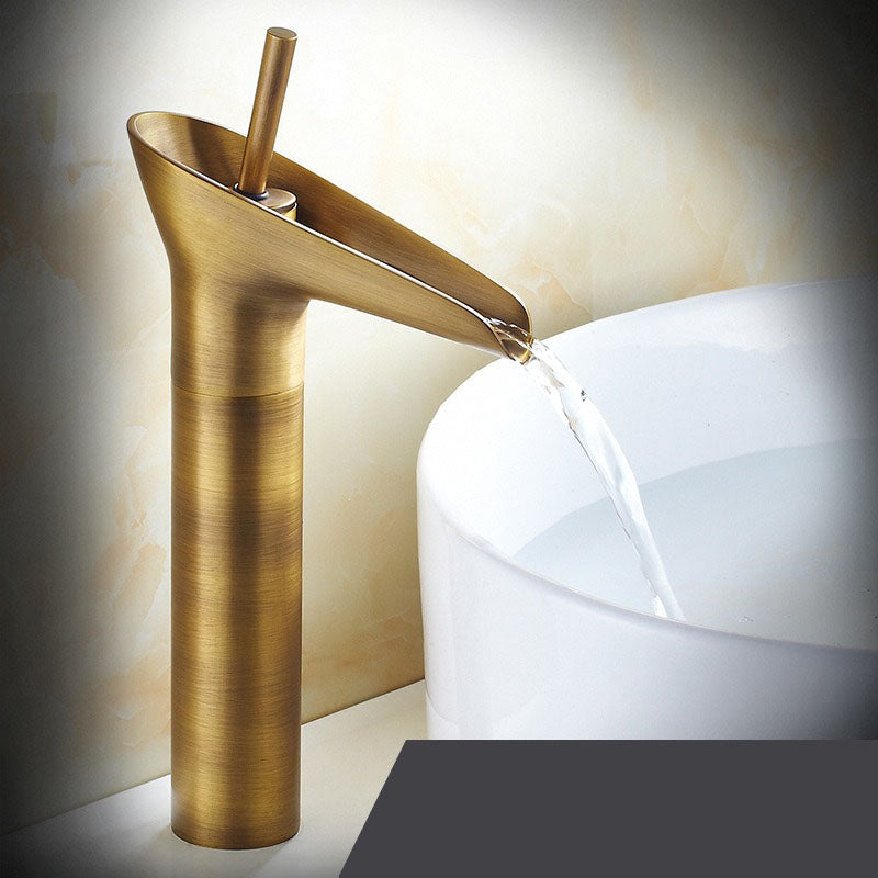 Grifo de lavabo cascada estilo antiguo