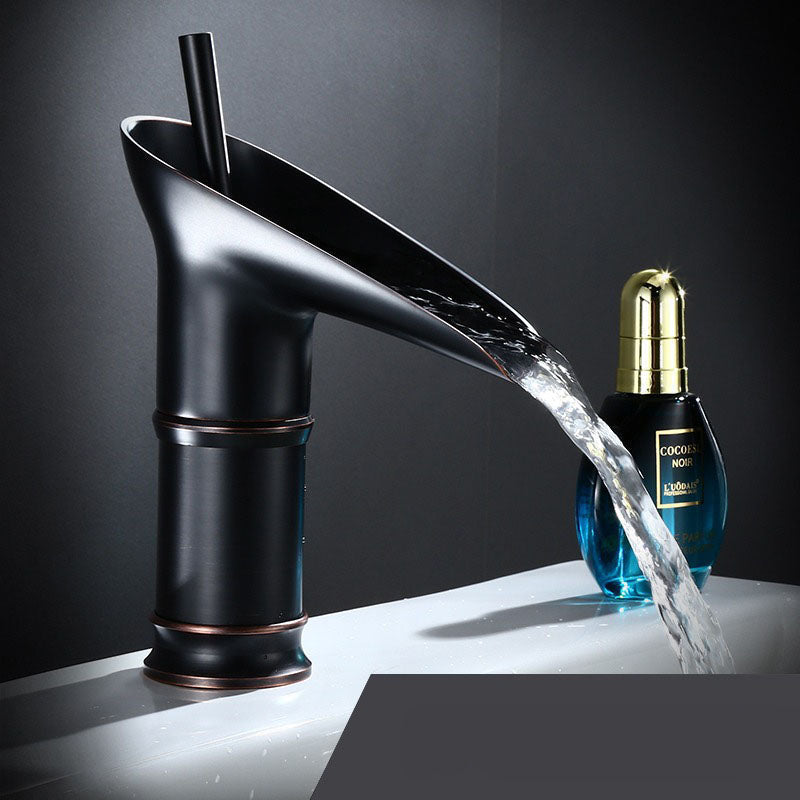Grifo de lavabo cascada estilo antiguo