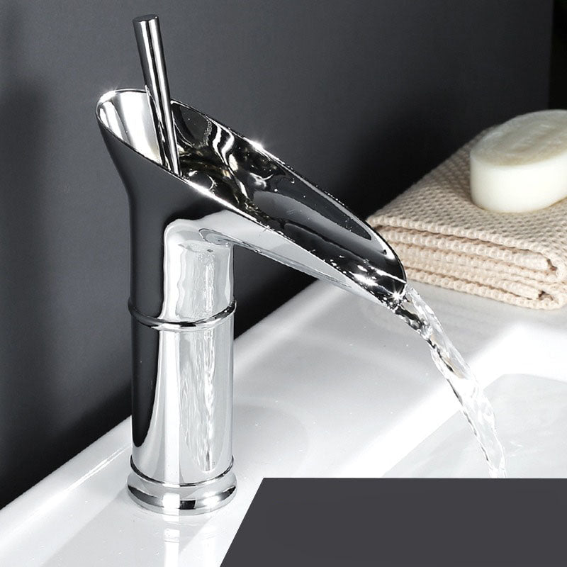 Grifo de lavabo cascada estilo antiguo