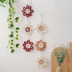 Guirnalda decorativa de flores de macramé