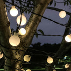 Guirnalda LED solar decorativa con formas variadas para exterior