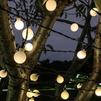 Guirnalda LED solar decorativa con formas variadas para exterior