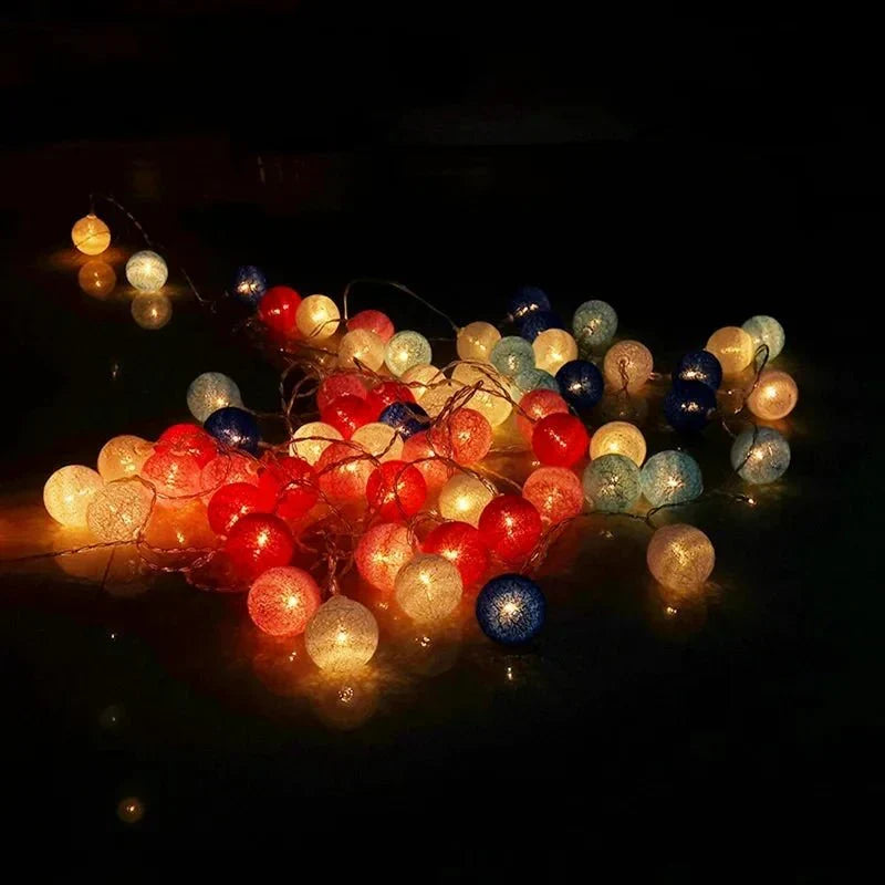 Guirnalda de luces LED con bolas de algodón en tonos pastel