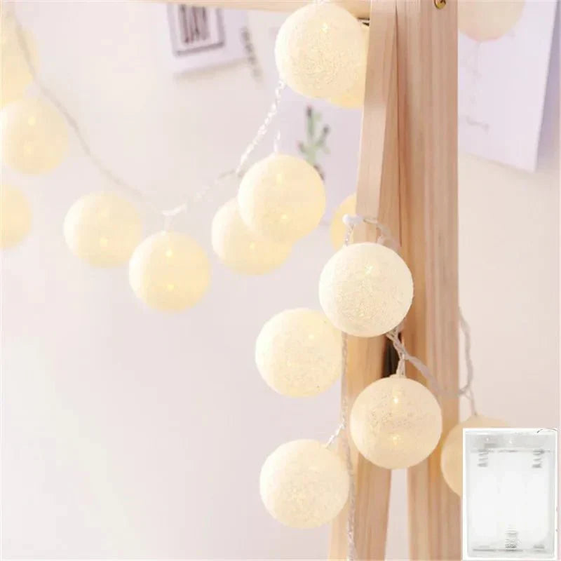 Guirnalda de luces LED con bolas de algodón en tonos pastel