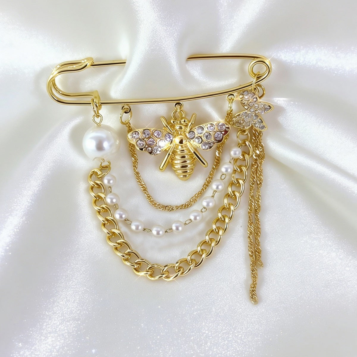 Imperdible elegante con perlas y cristales