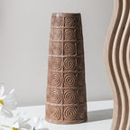 Jarrón decorativo de cerámica con motivos en espiral