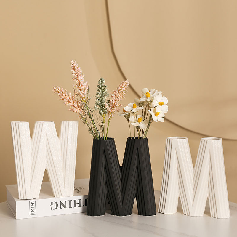 Jarrón decorativo en forma de W
