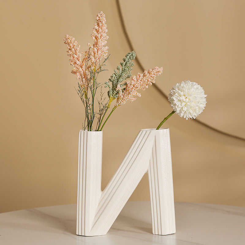Jarrón decorativo en forma de W