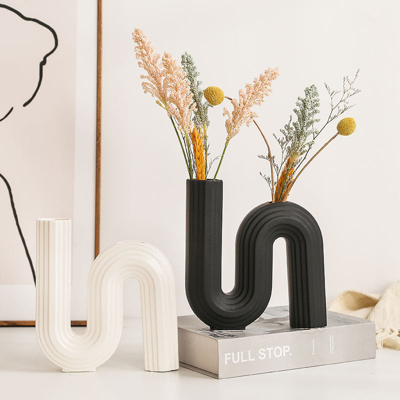 Jarrón decorativo en forma de W
