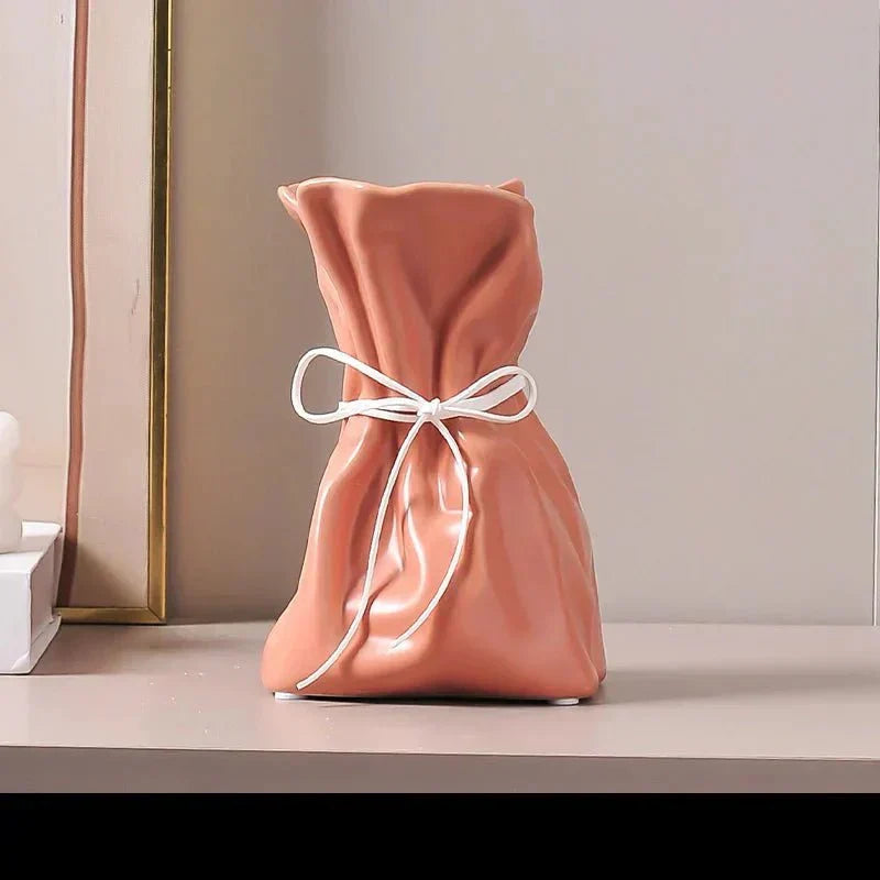 Jarrón elegante de cerámica reciclada con diseño refinado