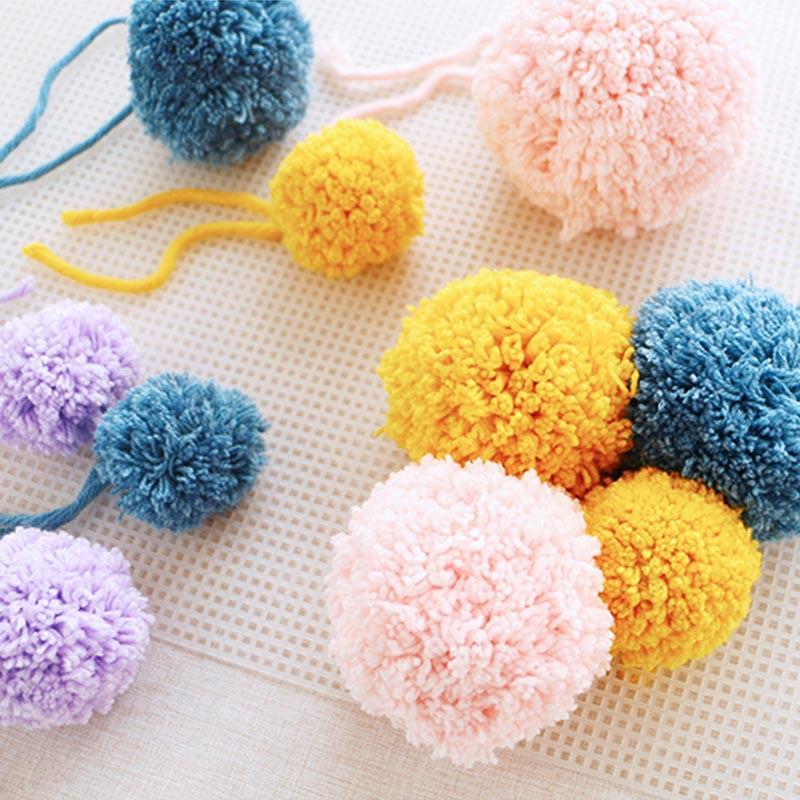 Kit de manualidades para hacer pompones
