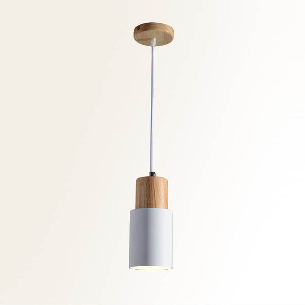 Lámpara colgante cilíndrica de madera y hierro negro